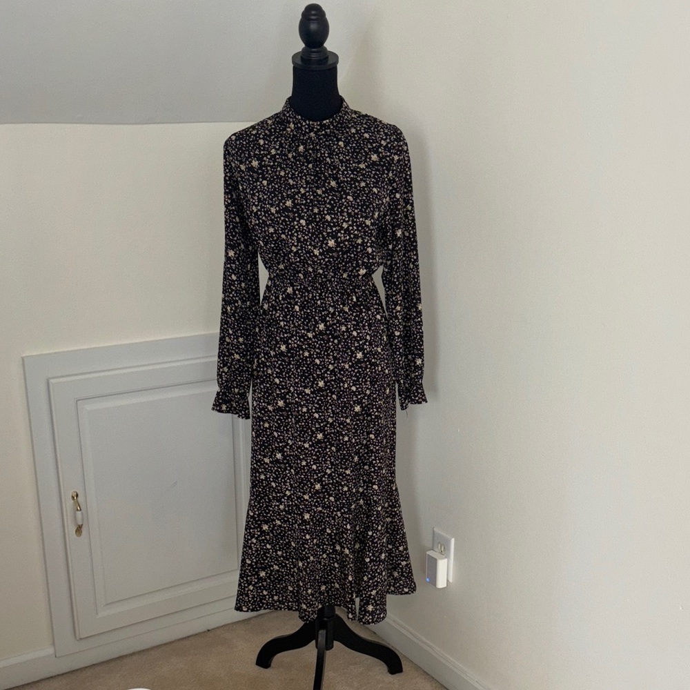 Chic Long Sleeve Floral Dress in Black